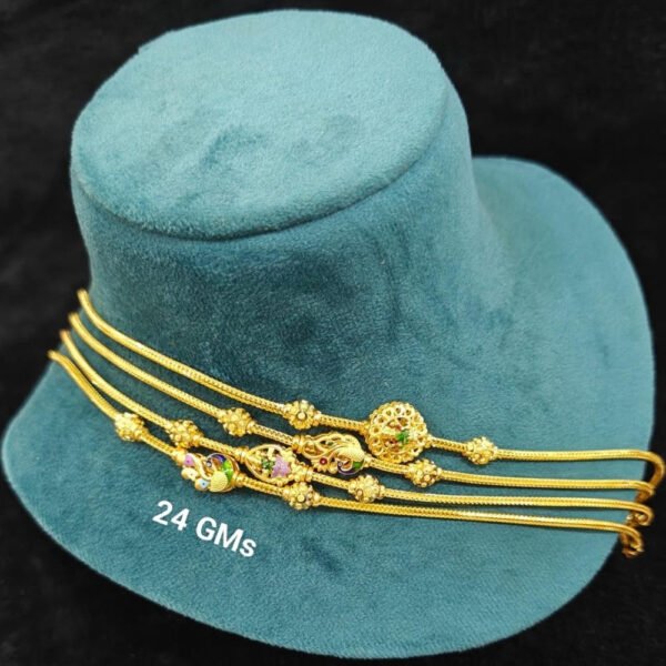 Charming Gold Mugappu Chain with Peacock Detail: A Classic Touch of Elegance