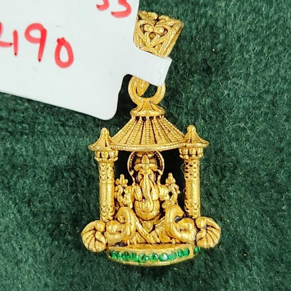 Splendid Gold Pendant with Sacred Gemstone